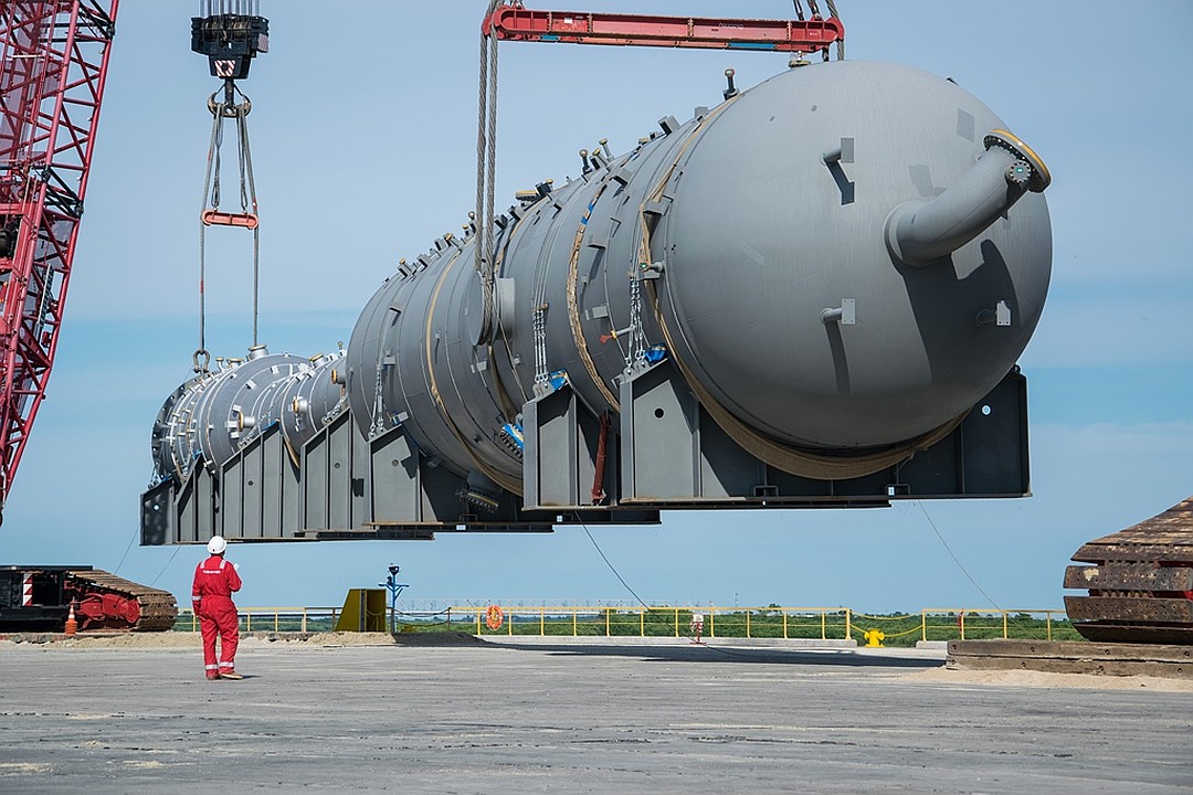 Вес деметанизатора в собранном виде 1 014 тонн, длина 87,7 м, диаметр 6 м — ООО "Газпром переработка Благовещенск"
