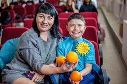 В марте по всей стране проходит​ акция «Оранжевое настроение», участники которой поддерживают детей с синдромом Дауна.