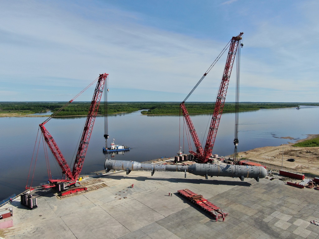 Погрузо-разгрузочные работы на временном причале Амурского ГПЗ