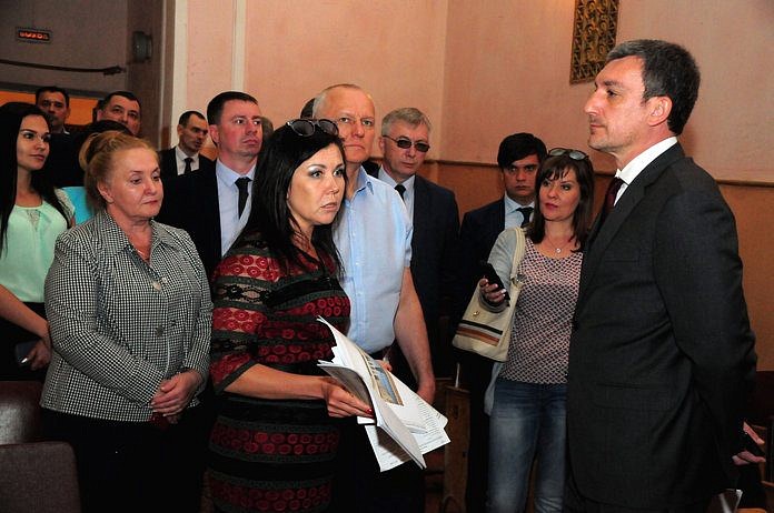 Ольга Юркова доложила Василию Орлову о планах по реконструкции Дворца культуры.