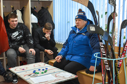 Минувшим летом по программе «Газпром — детям» для школьников поселка Юхта отремонтирован многофункциональный стадион.