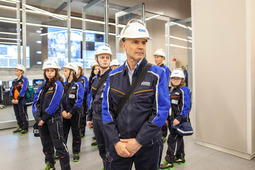 Студентов лично приветствовал генеральный директор компании «Газпром переработка Благовещенск» (заказчик, инвестор и эксплуатант Амурского ГПЗ) Юрий Лебедев.