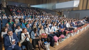 Всего в V слета учащихся «Газпром-классов» приняли участие 150 старшеклассников профильных «Газпром-классов» из 21 предприятия Группы «Газпром», 30 представителей школ и дочерних обществ, 14 представителей ВУЗов-партнеров.